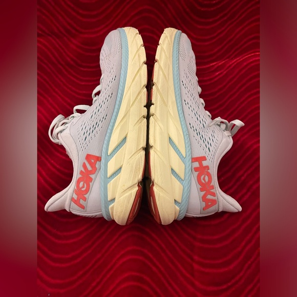 Women HOKA tennis shoes size 6 - Picture 3 of 7